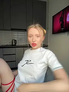 Snapshot of EvaBrooklyn chatting on 03/22/25, 02:47 EvaBrooklyn online show from 03/22/25, 02:47