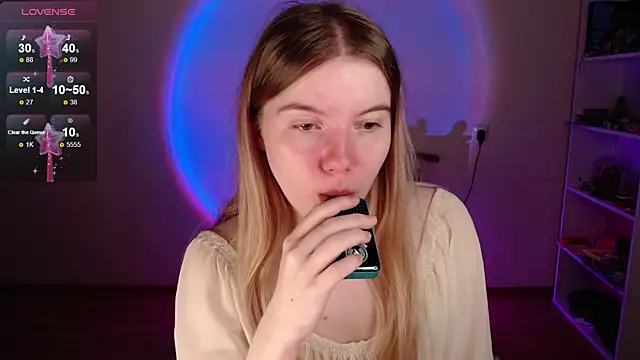 Strawberry juli online show from 05/04/26, 01:12