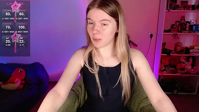 Strawberry juli online show from 06/06/26, 05:34