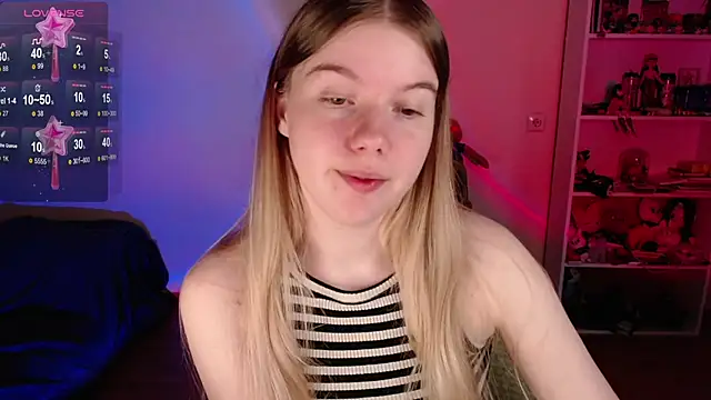 Strawberry juli online show from 06/11/26, 03:48