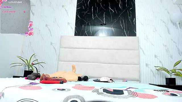 ZoeeG online show from 03/15/25, 03:18