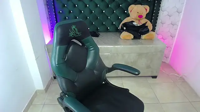 Sarah evansm online show from 12/20/25, 01:40