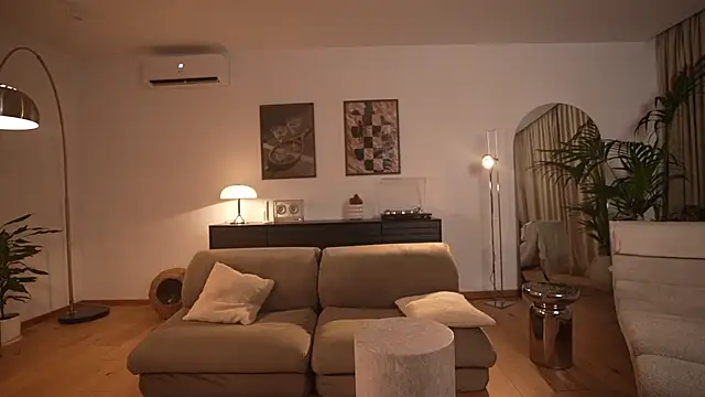 nadia bliss online show from 07/18/26, 08:34