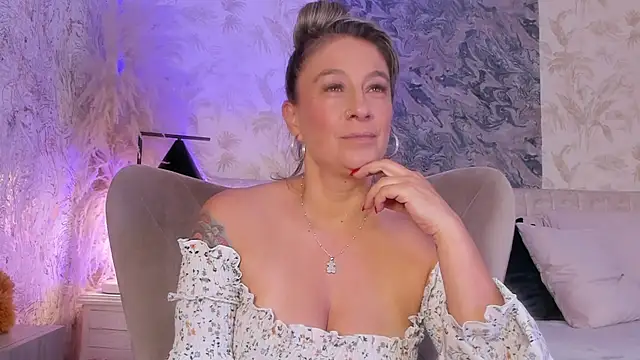 Liannaa  online show from 11/03/25, 06:31