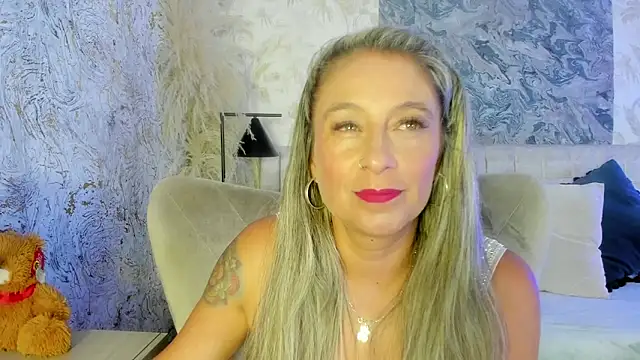 Liannaa  online show from 12/01/25, 08:03