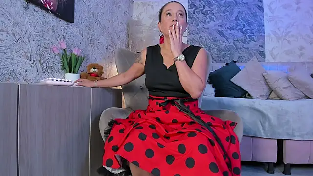 Liannaa  online show from 02/16/26, 07:32