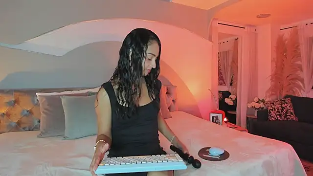 Elizabeth clark  online show from 01/05/26, 07:28