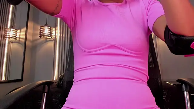 alahia betancurx online show from 11/13/25, 12:26