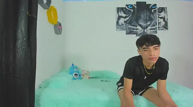 Snapshot of Maxxi_hot23 chatting on 03/04/25, 03:37 Maxxi hot23 online show from 03/04/25, 03:37