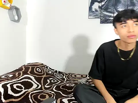 Snapshot of Maxxi_hot23 chatting on 03/10/25, 01:32 Maxxi hot23 online show from 03/10/25, 01:32