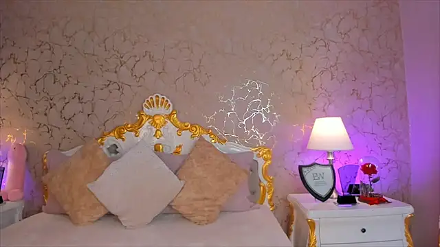 ScarlettWallace online show from 10/17/25, 10:23