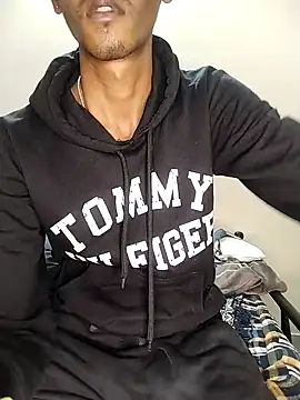 Snapshot of BlackDog__69 chatting on 03/18/25, 12:36 BlackDog 69 online show from 03/18/25, 12:36