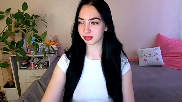 WildKittenX  online show from 06/10/26, 04:01
