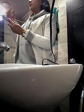 Mila LS online show from 11/10/25, 12:59