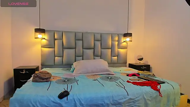 LunaaSweett online show from 12/15/25, 07:40