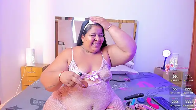 LunaaSweett online show from 12/20/25, 12:23