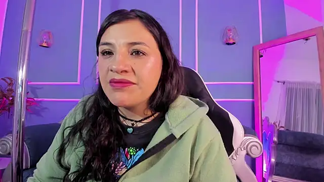 TaraTaylorr online show from 10/15/25, 02:22