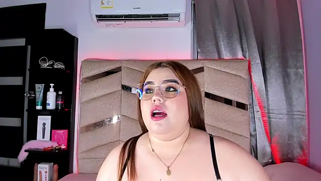 MadissonLee   online show from 04/28/26, 10:15