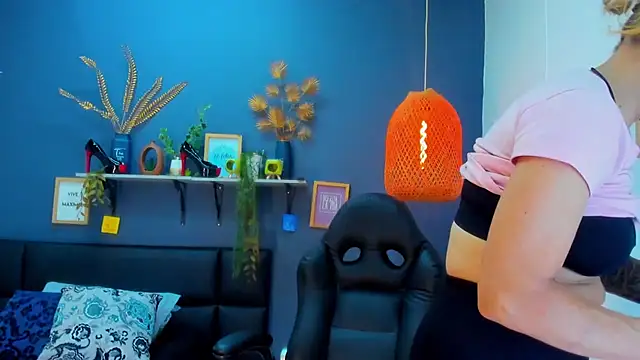 yessila parker online show from 02/28/26, 09:54