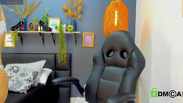 yessila parker online show from 04/04/26, 09:18