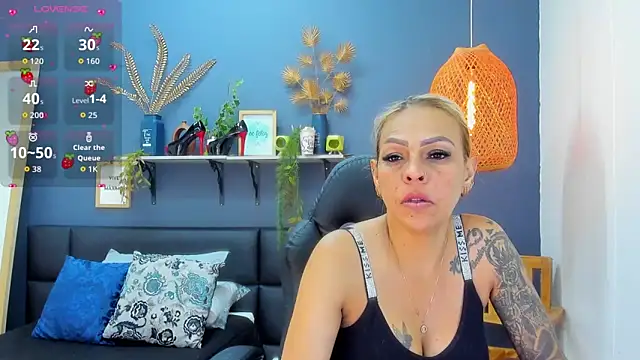 yessila parker online show from 06/06/26, 08:52