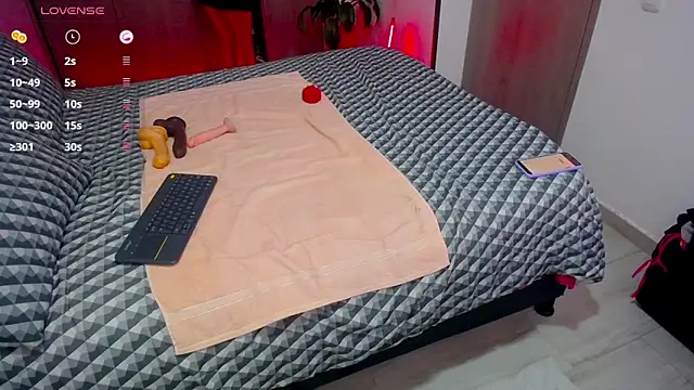 CarolinneFiotti online show from 09/15/25, 01:55