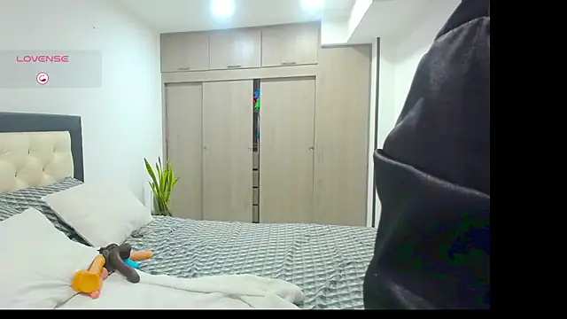 CarolinneFiotti online show from 10/01/25, 02:56