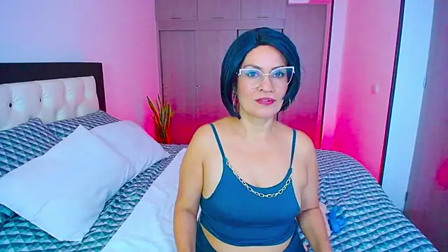 CarolinneFiotti online show from 10/02/25, 01:51