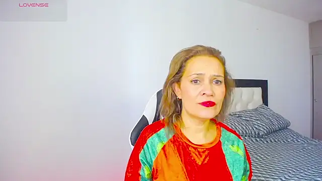 CarolinneFiotti online show from 11/01/25, 01:13