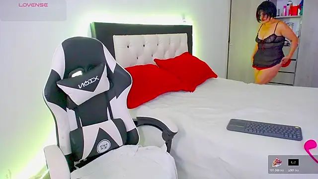 CarolinneFiotti online show from 11/20/25, 01:22