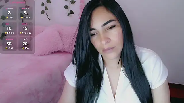 luna lgomez  online show from 03/03/25, 11:11