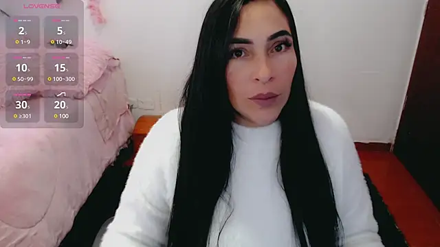 luna lgomez  online show from 03/04/25, 10:02