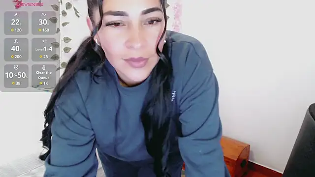 luna lgomez  online show from 03/19/25, 11:17