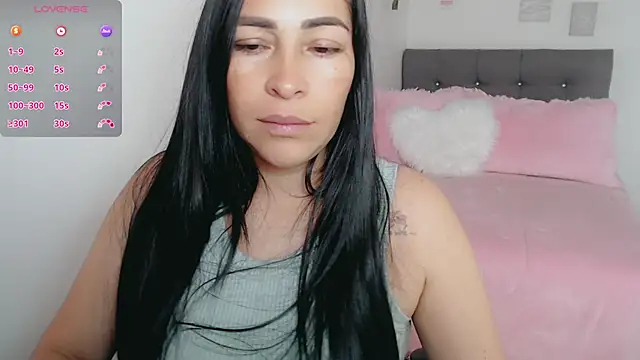 luna lgomez  online show from 03/04/26, 12:00