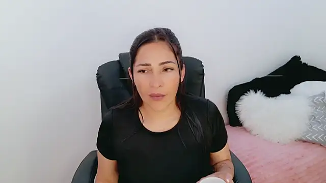 luna lgomez  online show from 03/27/26, 01:33