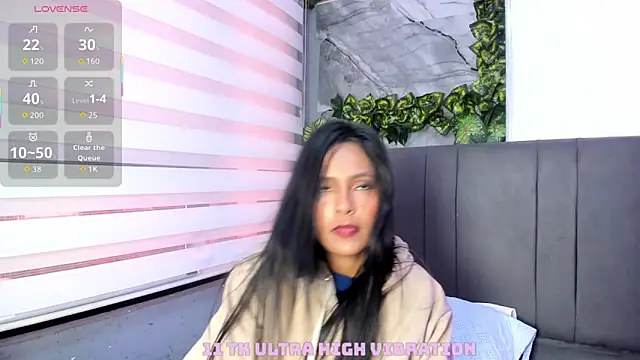 Fernanda liie  online show from 11/11/25, 12:38