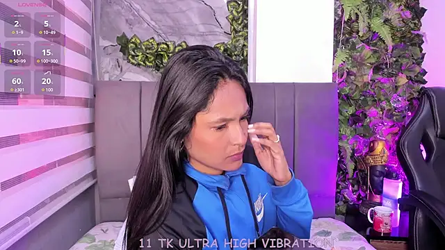 Fernanda liie  online show from 11/27/25, 01:02