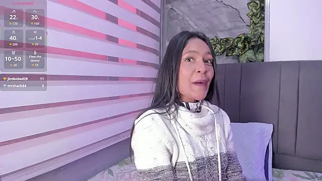 Fernanda liie  online show from 12/04/25, 12:25