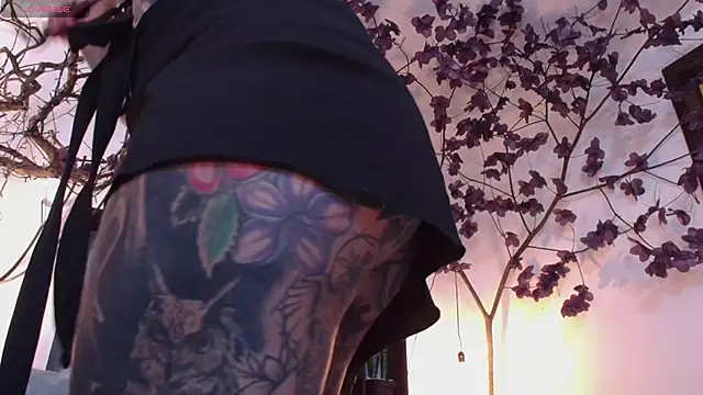 Sara Valkyri online show from 10/05/25, 02:32