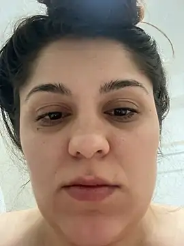 Layla- online show from 03/08/26, 10:57