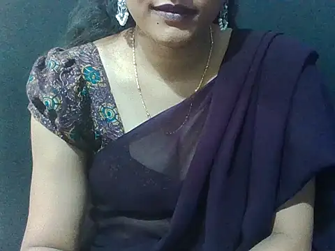 Snapshot of sugandha_bhabhi chatting on 06/11/26, 04:05 sugandha bhabhi online show from 06/11/26, 04:05