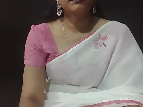 Snapshot of sugandha_bhabhi chatting on 06/19/26, 04:44 sugandha bhabhi online show from 06/19/26, 04:44