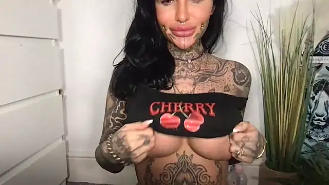 Snapshot of Peaches_and_the_Cream chatting on 03/02/26, 02:35 Peaches and the Cream online show from 03/02/26, 02:35