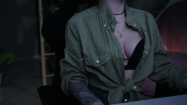 OliviaMcClean online show from 11/23/25, 05:40