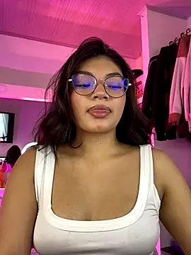Snapshot of _Camilaaa_ chatting on 09/11/25, 06:30  Camilaaa  online show from 09/11/25, 06:30