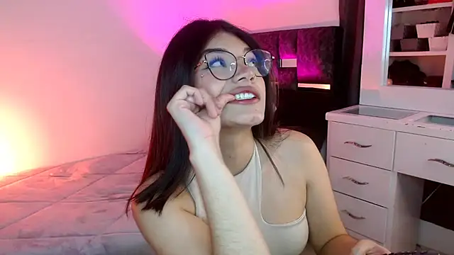 Snapshot of _Camilaaa_ chatting on 10/10/25, 07:18  Camilaaa  online show from 10/10/25, 07:18