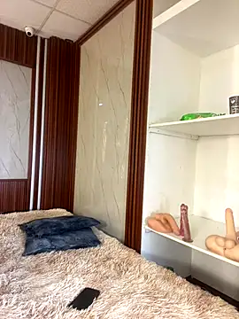 PinkyMoon online show from 12/22/25, 05:37