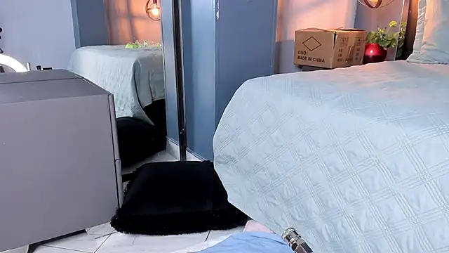 Melissa 23  online show from 11/30/25, 11:36