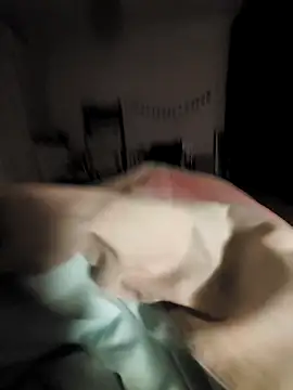 Snapshot of Cazzettostorto99 chatting on 10/21/25, 09:04 Cazzettostorto99 online show from 10/21/25, 09:04