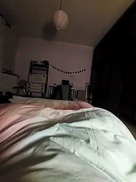 Snapshot of Cazzettostorto99 chatting on 10/22/25, 09:47 Cazzettostorto99 online show from 10/22/25, 09:47